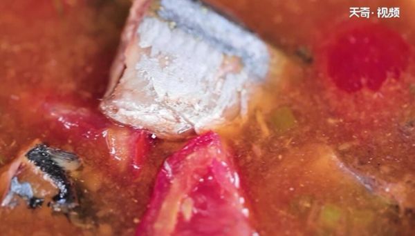 番茄秋刀鱼汤的做法 番茄秋刀鱼汤怎么做
